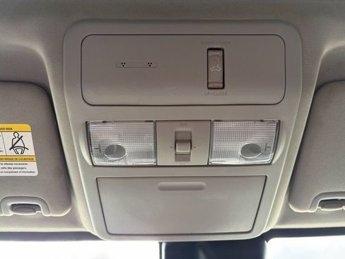 Used 2023 Nissan Frontier SV w/ SV Premium Package image 20