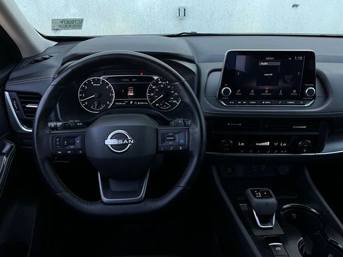 Used 2025 Nissan Rogue SV image 14