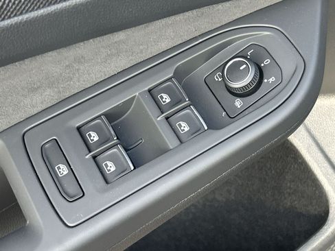 New 2026 Volkswagen GTI SE FWD image 17