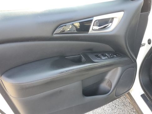 Used 2020 Nissan Pathfinder SV FWD image 13