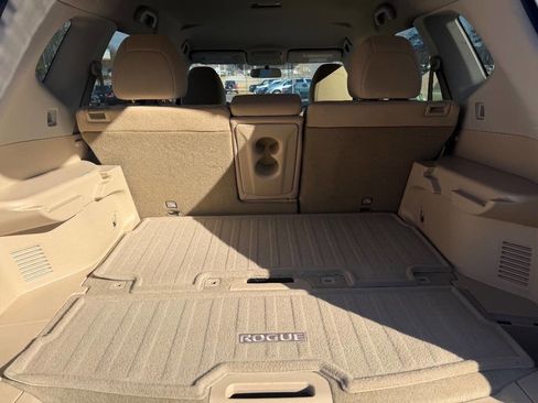 Used 2015 Nissan Rogue SV w/ SV Premium Package image 3