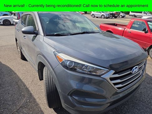 Used 2017 Hyundai Tucson SE FWD image 2