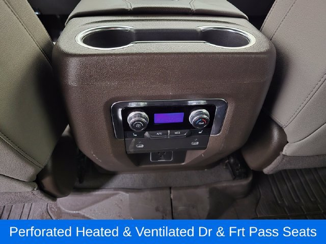 Used 2024 GMC Yukon XL SLT w/ SLT Luxury Package AWD/4WD image 34