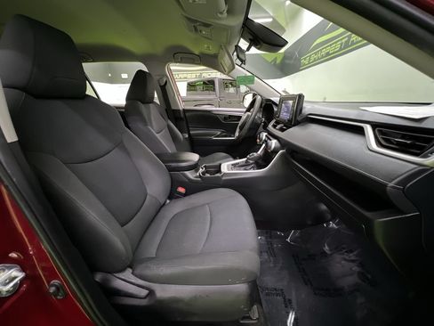 Used 2021 Toyota RAV4 LE AWD/4WD image 28