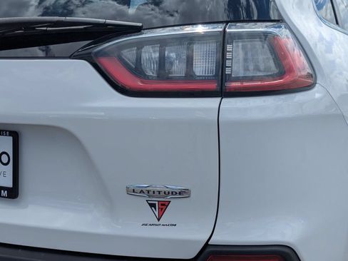 Used 2019 Jeep Cherokee Latitude Plus w/ Cold Weather Group AWD/4WD image 5