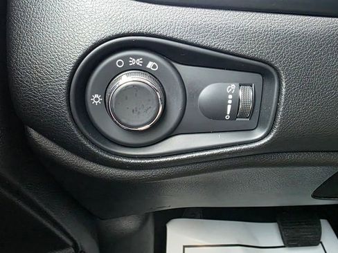 Used 2023 Jeep Renegade Latitude image 30