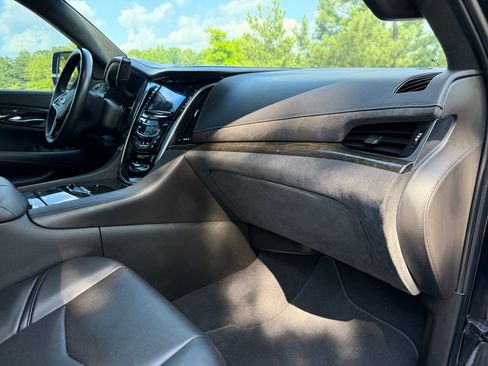 Used 2019 Cadillac Escalade Platinum RWD image 24