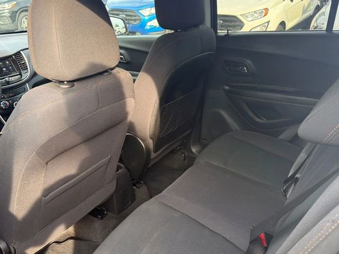 Used 2019 Chevrolet Trax LS FWD image 10