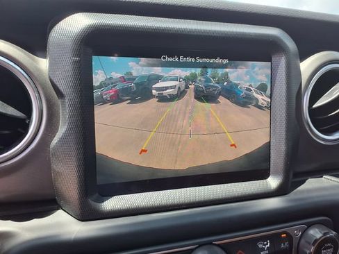 Used 2023 Jeep Wrangler Unlimited Rubicon 4xe w/ Cold Weather Group AWD/4WD image 8