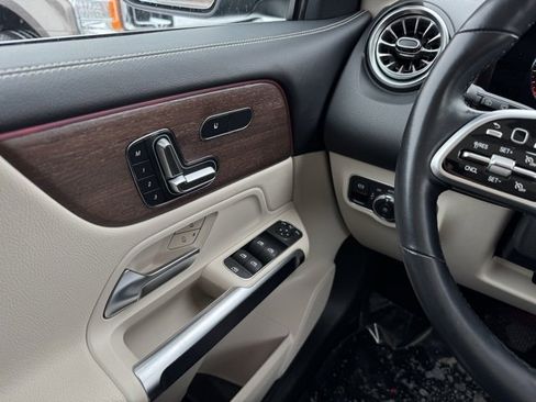 Used 2023 Mercedes-Benz GLB 250 4MATIC image 31