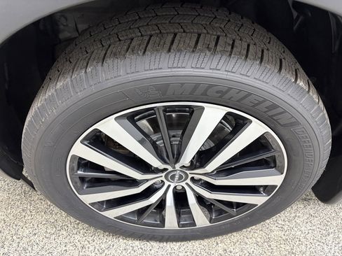 Used 2023 Nissan Pathfinder Platinum w/ Lighting Package (N92) image 11