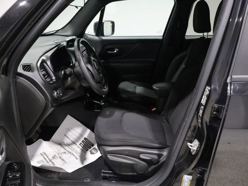 Used 2022 Jeep Renegade Altitude image 3