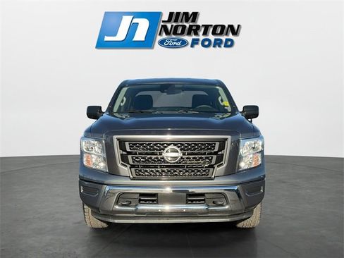 Used 2023 Nissan Titan SV image 8