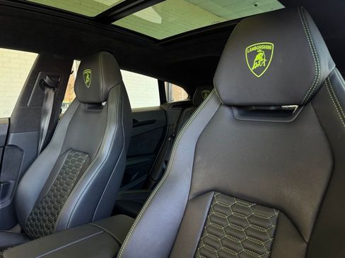 Used 2022 Lamborghini Urus image 13