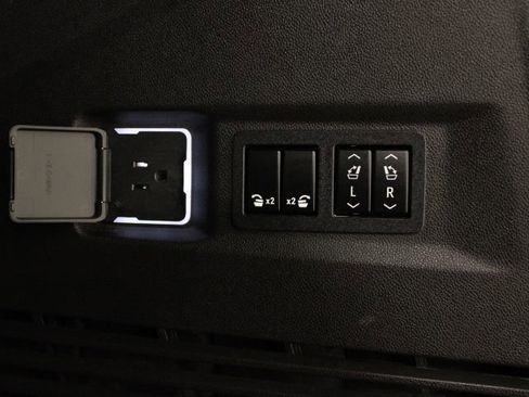 Used 2021 Chevrolet Tahoe High Country w/ Premium Package image 18