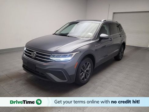 Used 2023 Volkswagen Tiguan SE w/ Panoramic Sunroof Package FWD image 1
