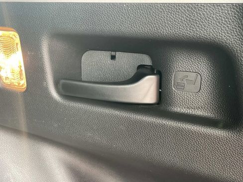 Used 2019 Honda CR-V LX image 11