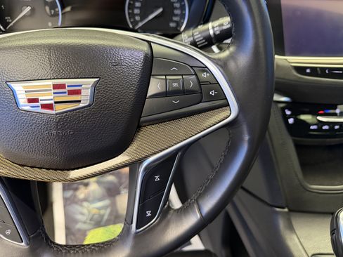 Used 2017 Cadillac XT5 Platinum AWD/4WD image 18