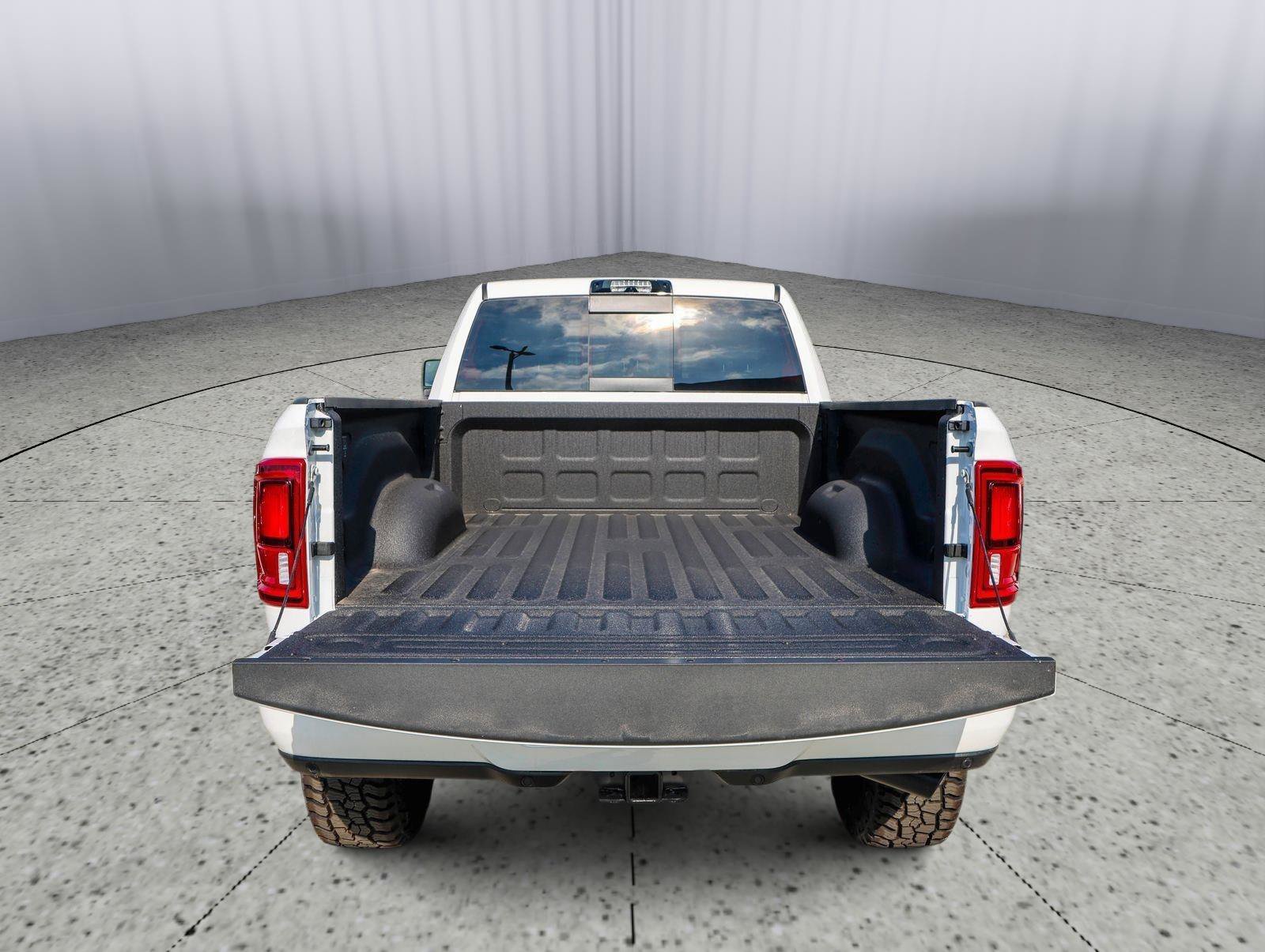 New 2026 RAM 2500 Laramie AWD/4WD image 9