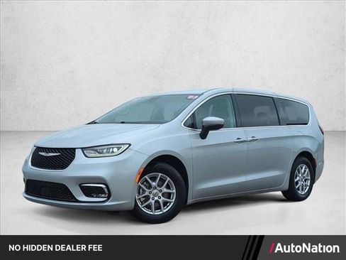 Used 2023 Chrysler Pacifica Touring-L FWD image 1