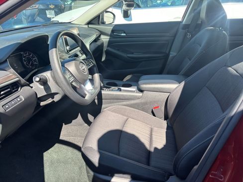 Used 2025 Nissan Altima 2.5 SV image 25