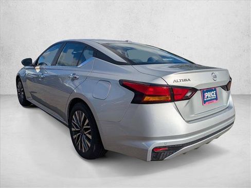 Used 2024 Nissan Altima 2.5 SV FWD image 7