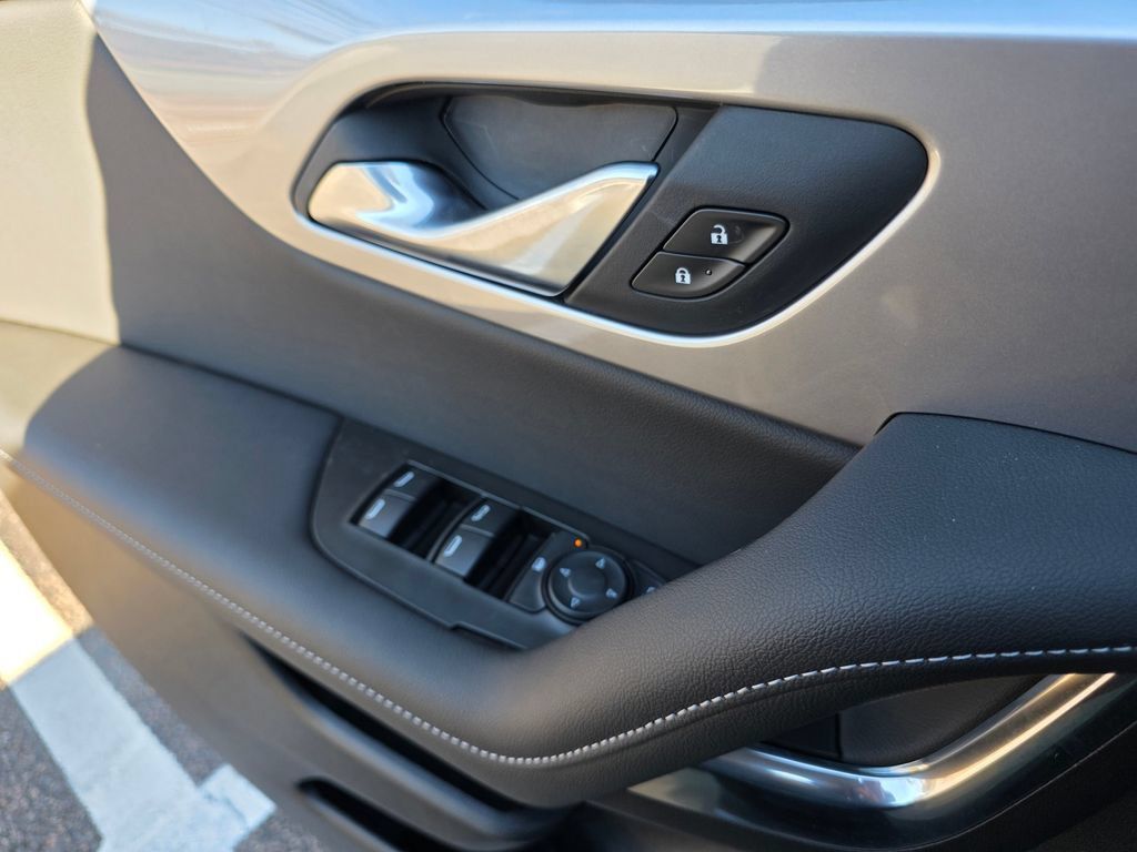 New 2025 Chevrolet Blazer LT w/ LPO, Floor Liner Package FWD image 12