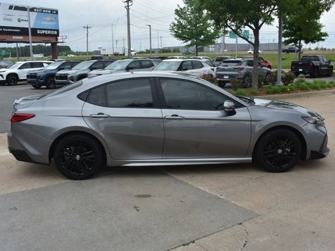 Used 2025 Toyota Camry SE FWD image 4