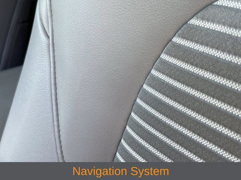 Used 2022 Toyota Camry SE FWD image 5