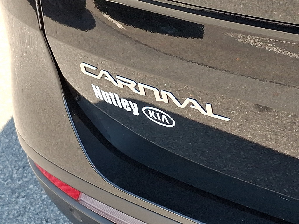 Used 2024 Kia Carnival EX FWD image 30