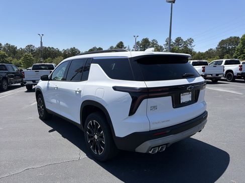 New 2026 Chevrolet Traverse LT w/ Sun and Wheel Package FWD image 7