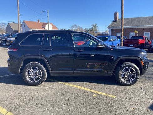 Used 2022 Jeep Grand Cherokee Trailhawk w/ Luxury Tech Group III image 8