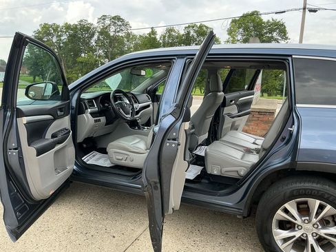 Used 2015 Toyota Highlander XLE AWD/4WD image 9