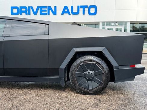 Used 2024 Tesla Cybertruck AWD Crew Cab image 9