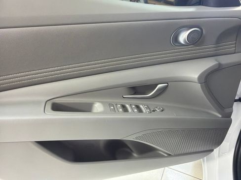 Certified 2025 Hyundai Elantra SEL FWD image 12