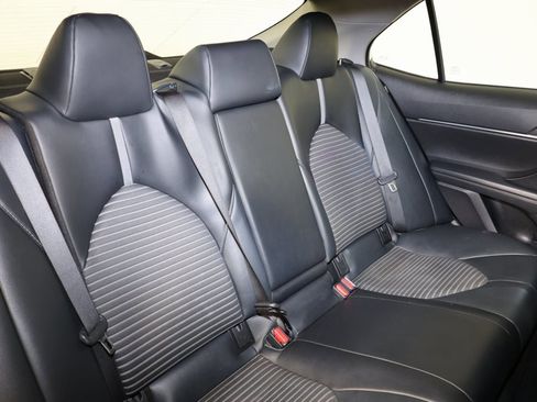 Used 2020 Toyota Camry SE image 29