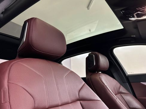 Certified 2024 BMW 740i w/ Premium Package image 27