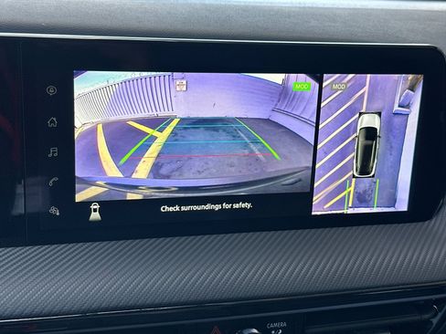 Used 2025 Nissan Kicks SR w/ SR Premium Package image 18