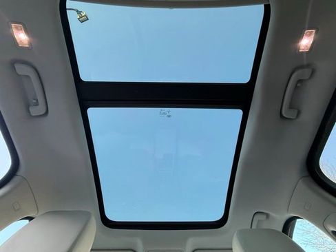 Used 2017 Jaguar F-PACE Prestige image 22