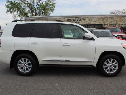 Used 2016 Toyota Land Cruiser image 8