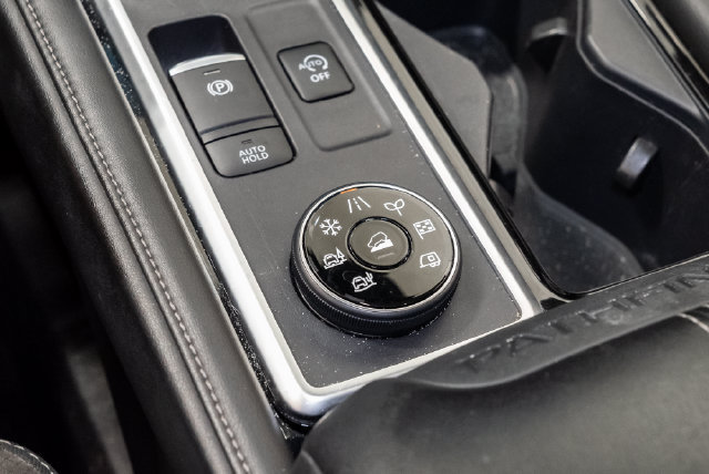 Used 2024 Nissan Pathfinder SL w/ SL Premium Package AWD/4WD image 26