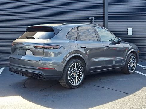 Certified 2023 Porsche Cayenne AWD/4WD image 7