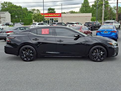 Used 2023 Nissan Maxima SR w/ Sport Mat Group FWD image 11