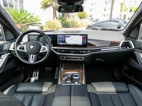 Used 2025 BMW X7 M60i w/ Executive Package AWD/4WD image 36