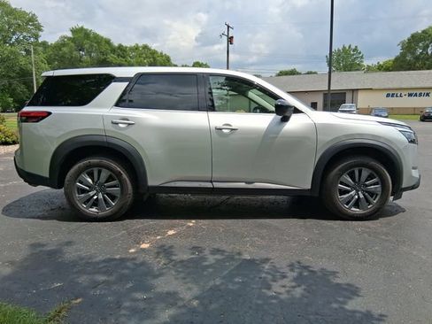 Used 2024 Nissan Pathfinder S FWD image 6
