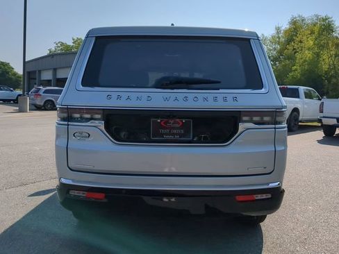 New 2023 Jeep Grand Wagoneer Series III AWD/4WD image 5