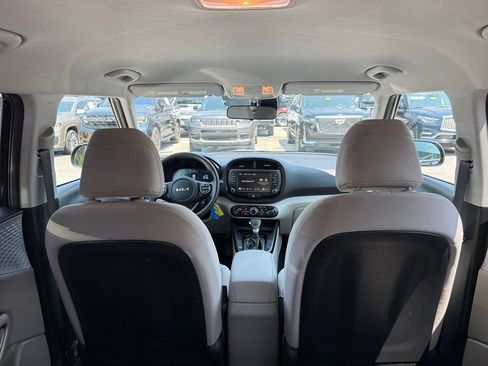 Used 2025 Kia Soul LX FWD image 37