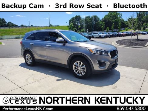 Used 2017 Kia Sorento LX FWD image 1