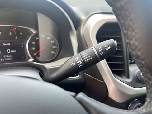 Used 2023 GMC Acadia SLT w/ Elevation Edition image 33