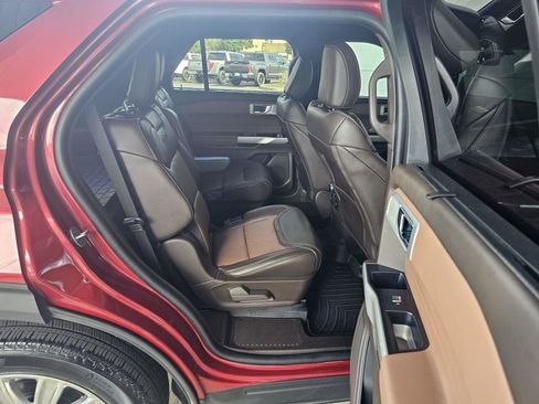 Used 2022 Ford Explorer King Ranch w/ Premium Technology Package image 14